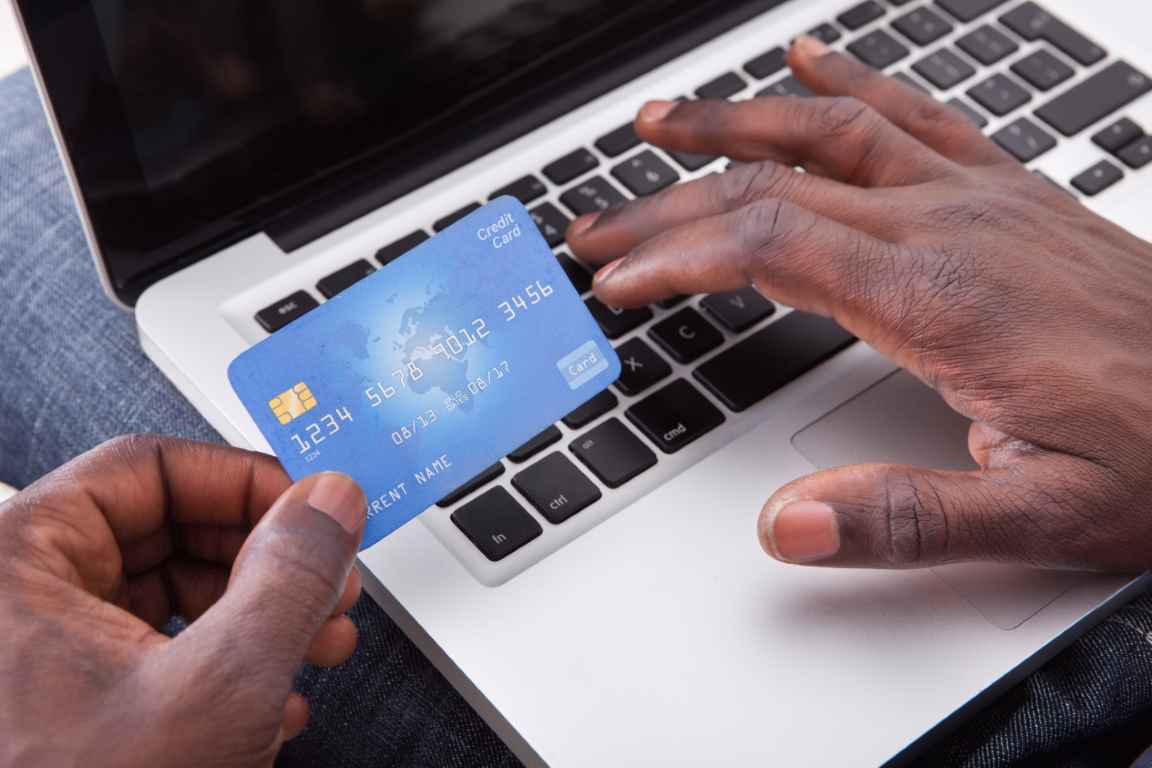 Hand with Credit Card by Laptop - Depositphotos_39130693_ds (1366x768)